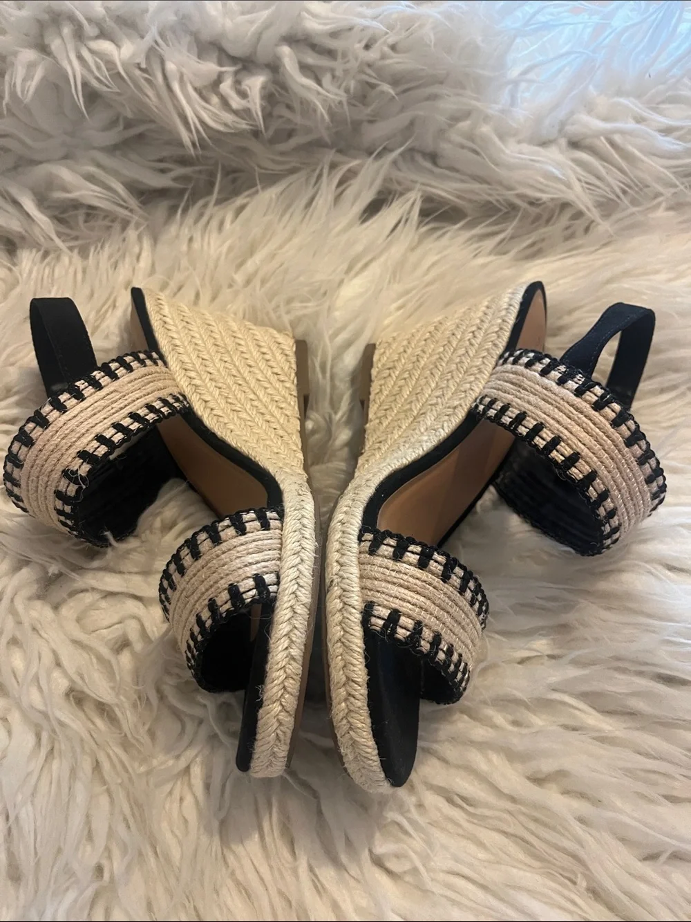 Old Navy Women's Black and Cream Woven Strap Sandals Size 8